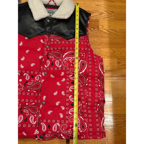 NWT Levis Mens Puffer Vest Red Bandana Faux Leather Sherpa Collar Western Size M - Picture 6 of 12